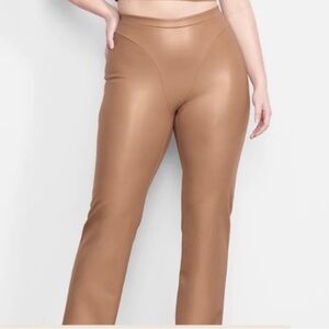 SKIMS Rare NWT  “Sienna” Faux Leather Capri Leggings Custom Cut 🤎🔥✨